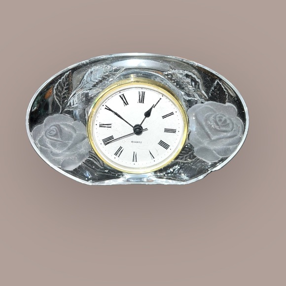 Glass Quartz Clock - Picture 7 of 14